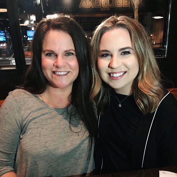 Meet your Posher, Cindy - Picture 1 of 1